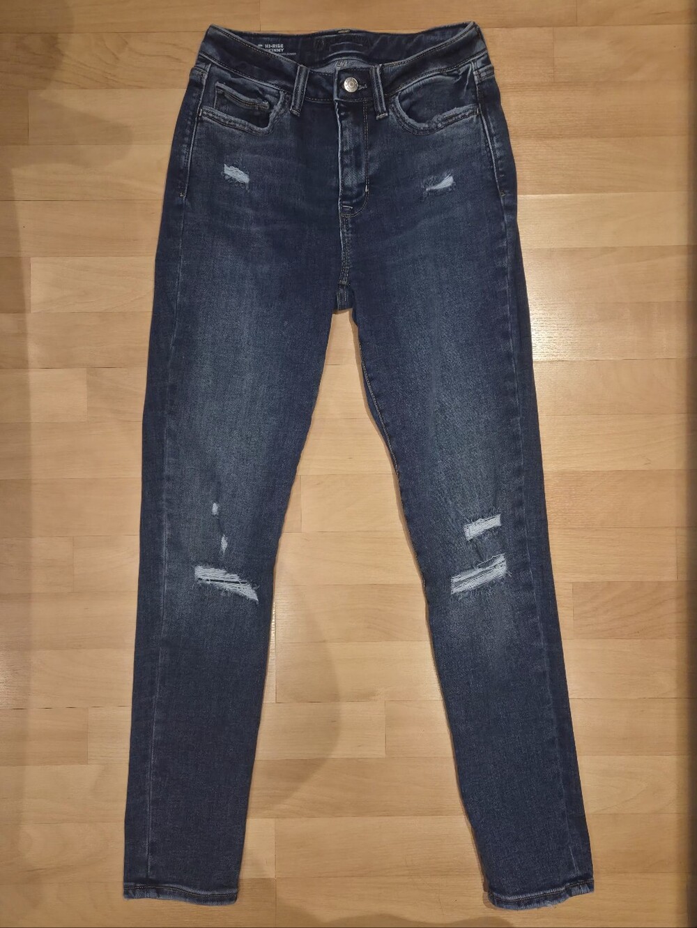 Women's Skinny Jeans with Rips